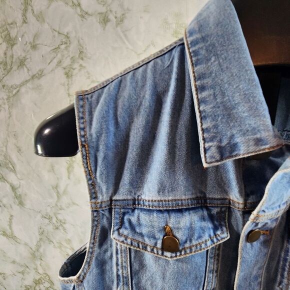 FRIENDS Denim Vest - Picture 2 of 9